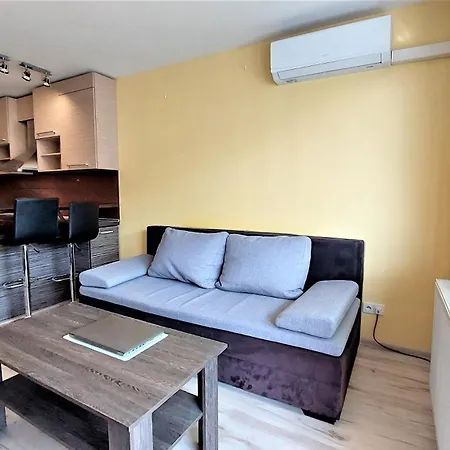 With Large Balcony Μπρατισλάβα